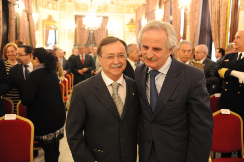 Juan_Vivas_y_Jos_Fernndez_Chacn_se_han_despedido_oficialmente_en_el_acto_de_celebracin_del_Da_de_la_Constitucin_en_Ceuta._Copy