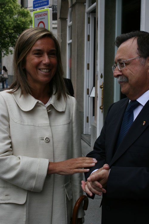 Vivas_y_Ana_Mato_PP_conversan_aprovechando_el_paso_del_presidente_en_funciones_de_la_Ciudad_por_el_Congreso