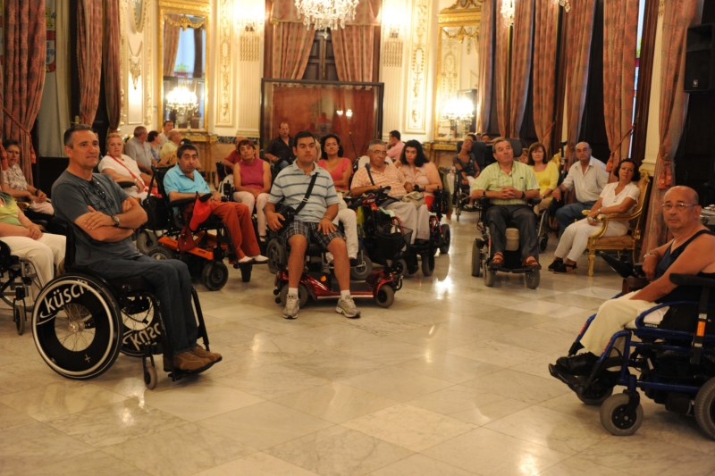 El_grupo_en_el_Saln_del_Trono_del_Palacio_de_la_Asamblea