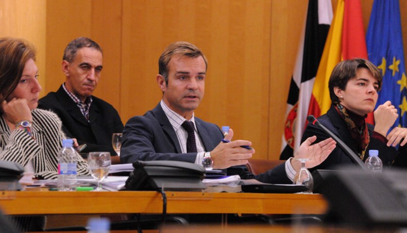El_consejero_de_Hacienda_y_Recursos_Humano_Francisco_Mrquez_interviene_en_el_Pleno_ordinario_de_noviembre._Copy