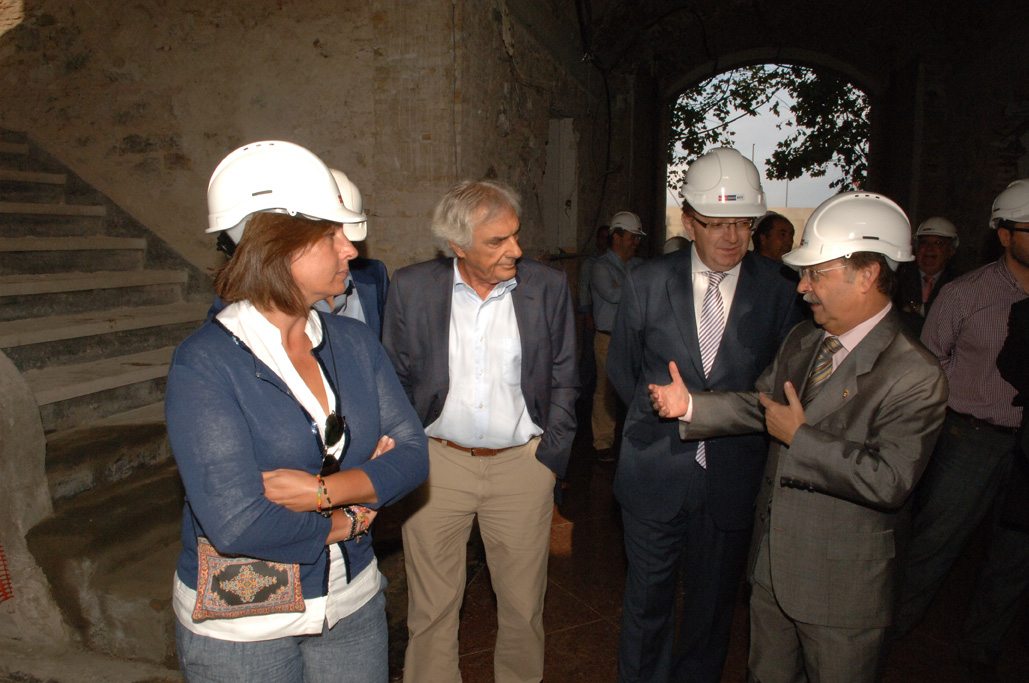 El_presidente_en_una_visita_a_las_obras_del_campus