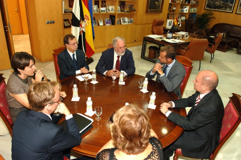 Vivas_Bel_Martnez_y_los_parlamentarios_con_Arias_Caete