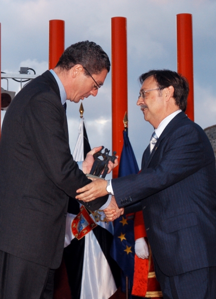 Vivas_y_Gallardn_en_la_entrega_del_Premio_Convivencia_de_2004