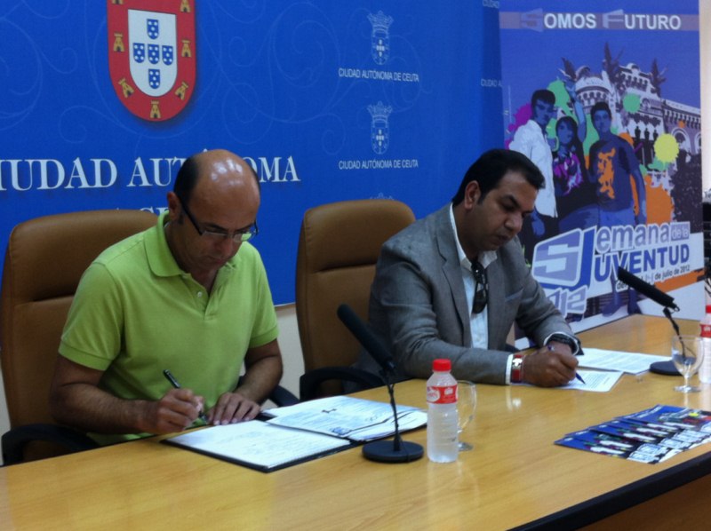 Premi_Mirchandani_y_Paco_Escobar_Casa_de_la_Juventud_Semana_de_la_Juventud_2012_Copy
