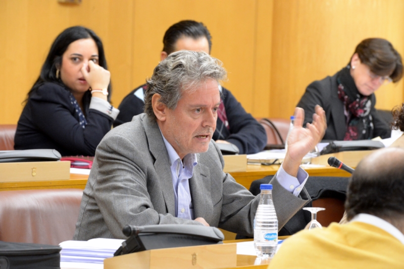 El consejero de Hacienda en el Pleno