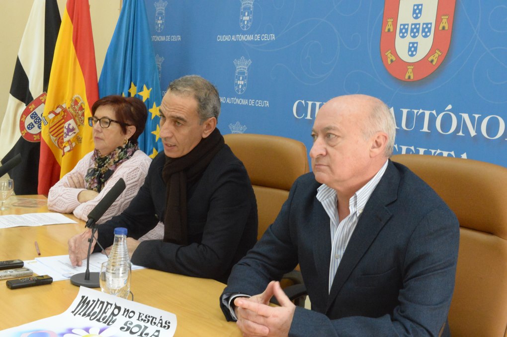 sanidad cáncer mama Abdelhakim Abdeselam Pepe José Sánchez ACMUMA Hilda Castro sala rueda conferencia prensaweb