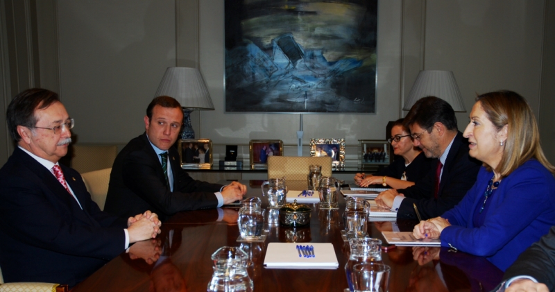 Imagen de la reunión entre el presidente y la ministra
