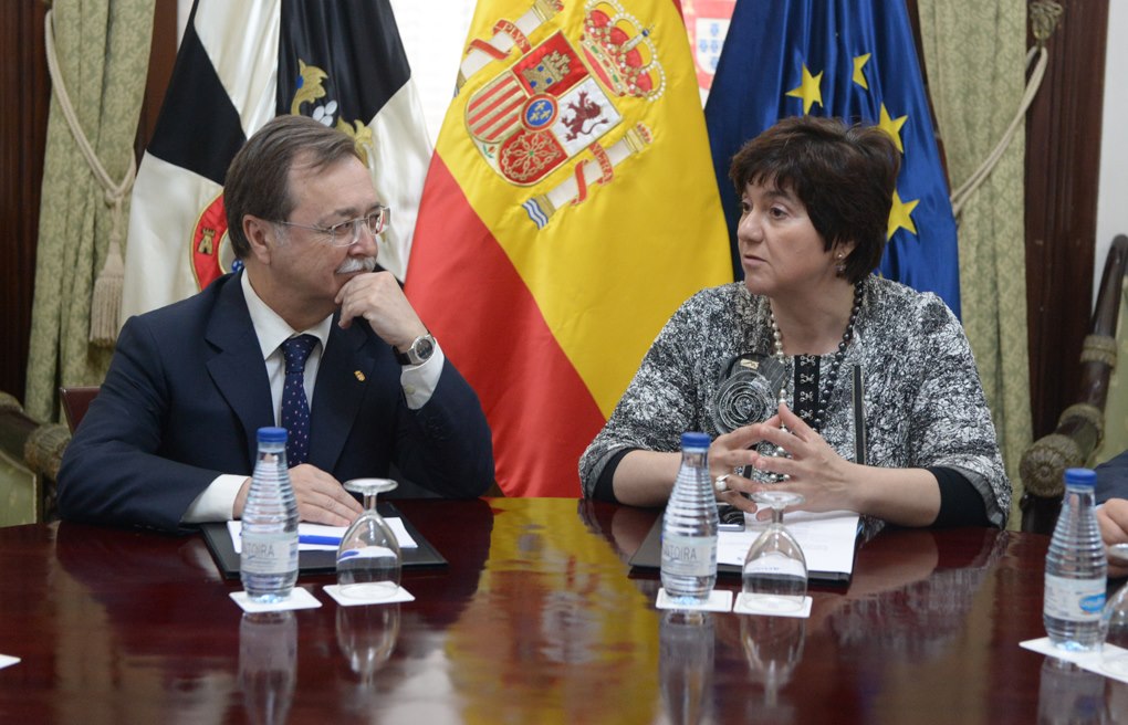 Juan Vivas presidente Ciudad Ceuta directora general Acuaes Aránzazu Vallejo sala rotondaweb