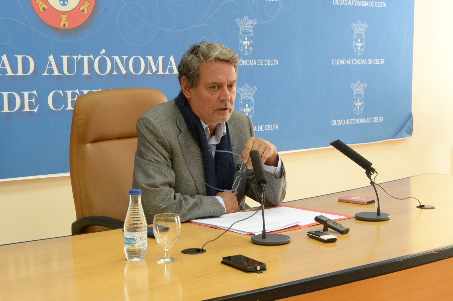 Consejero Hacienda Economía Recursos Humanos portavoz sala prensa presupuesto 2015 Emilio Carreiraweb