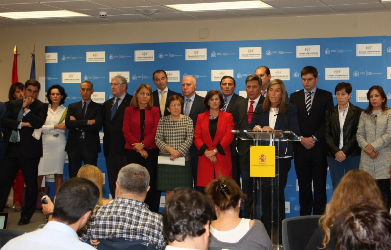 La ministra y los consejeros en la comparecencia posterior al Consejo