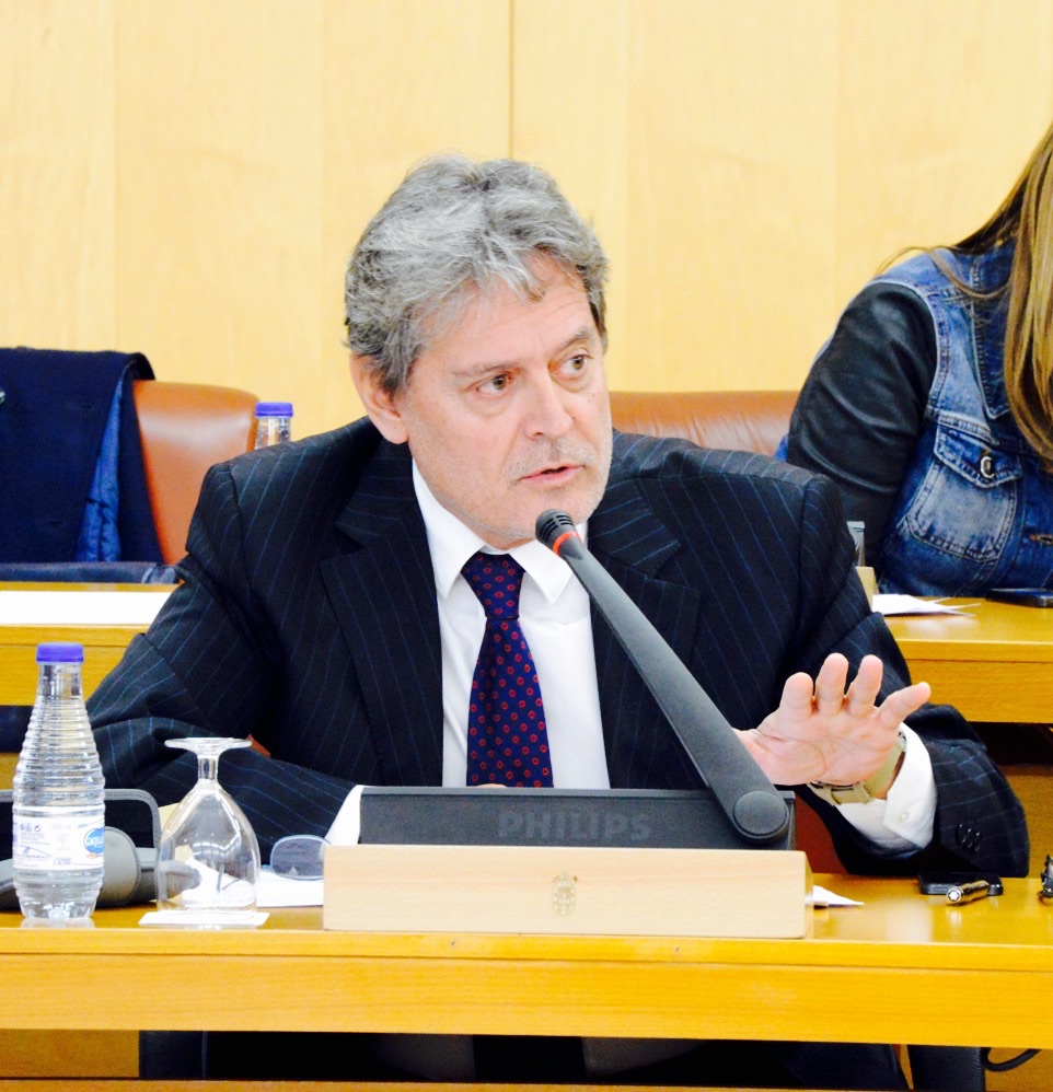 Emilio Carreira pleno plano medio