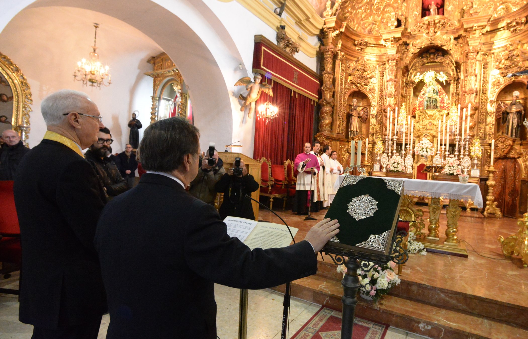 Vivas, en la renovación del Voto de Gracias a la Patrona: Vivas, en la renovación del Voto de Gracias a la Patrona: